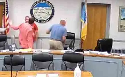 Mayor, Councilman nearly throw hands at PPB Council Meeting over Mayor's spending increase Mayor, Councilman nearly throw hands at PPB Council Meeting over Mayor's spending increase