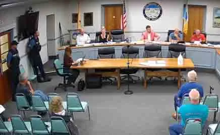 Mayor, Councilman nearly throw hands at PPB Council Meeting over Mayor's spending increase Mayor, Councilman nearly throw hands at PPB Council Meeting over Mayor's spending increase