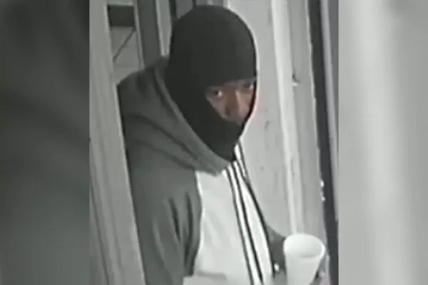 Philadelphia police searching for man who shot two during argument Philadelphia police searching for man who shot two during argument