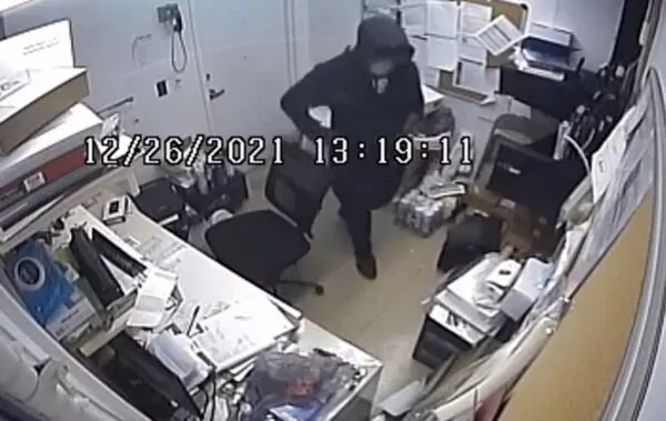 Police seeking to identify Philadelphia Family Dollar burglar who stole employee's car Police seeking to identify Philadelphia Family Dollar burglar who stole employee's car
