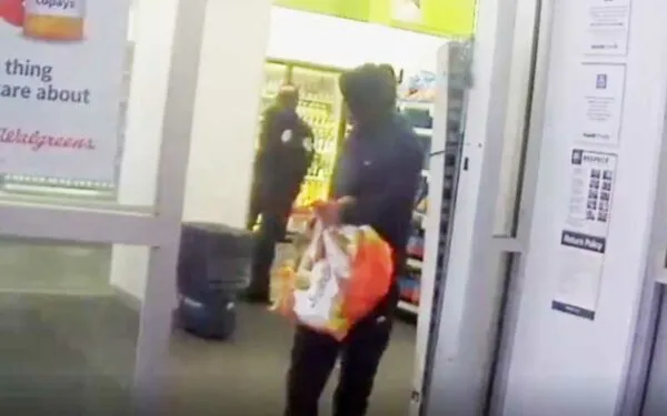Shoplifter Attacked Duane Reade Security Guard with Hypodermic Needle, Caught on Video Shoplifter Attacked Duane Reade Security Guard with Hypodermic Needle, Caught on Video