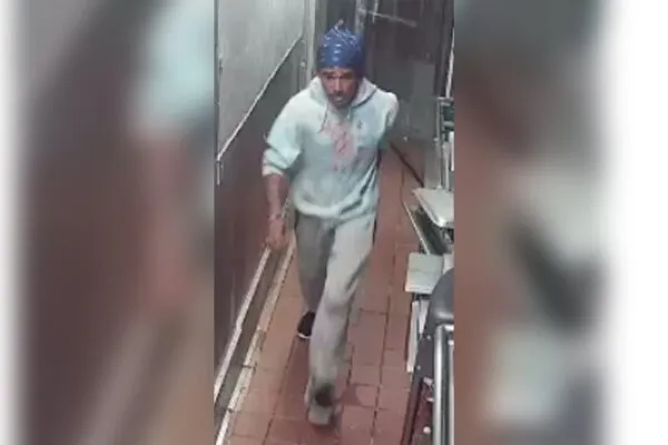Suspect Broke into Philadelphia Popeyes Restaurant,Stole Cash Registers with $100 Each Suspect Broke into Philadelphia Popeyes Restaurant,Stole Cash Registers with $100 Each