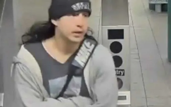 Man Stabbed Multiple Times Riding Brooklyn's 3 Train Man Stabbed Multiple Times Riding Brooklyn's 3 Train