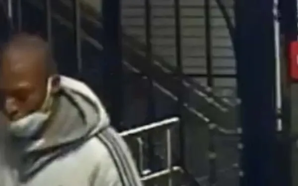 55-Year-Old Man Stabbed at Brooklyn Subway Station in Unprovoked Attack 55-Year-Old Man Stabbed at Brooklyn Subway Station in Unprovoked Attack