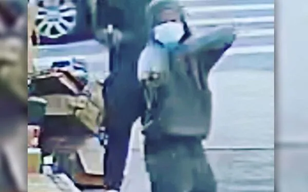 Man Ambushed by Two Gunmen in Broad Daylight in Brooklyn Attack Man Ambushed by Two Gunmen in Broad Daylight in Brooklyn Attack