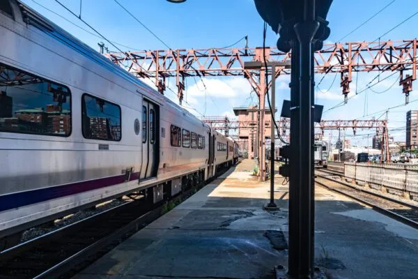 Signal problems, delays slow train traffic along Northeast Corridor near Trenton Signal problems, delays slow train traffic along Northeast Corridor near Trenton