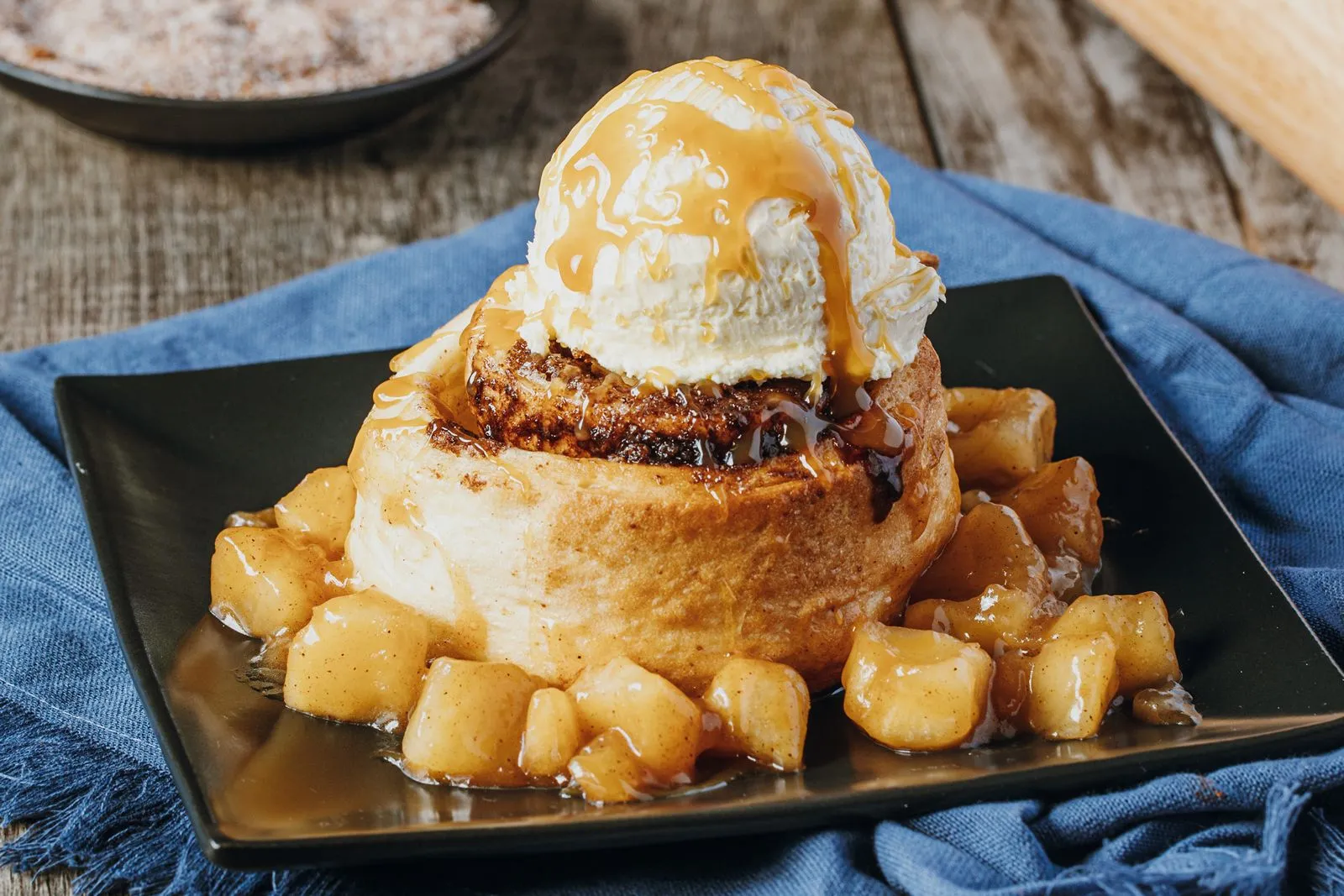 Logan's Roadhouse Debuts Menu Revamp Starring Cinnamon Rolls and Two All-New Desserts Logan's Roadhouse Warm Apple Cinnabun Sundae