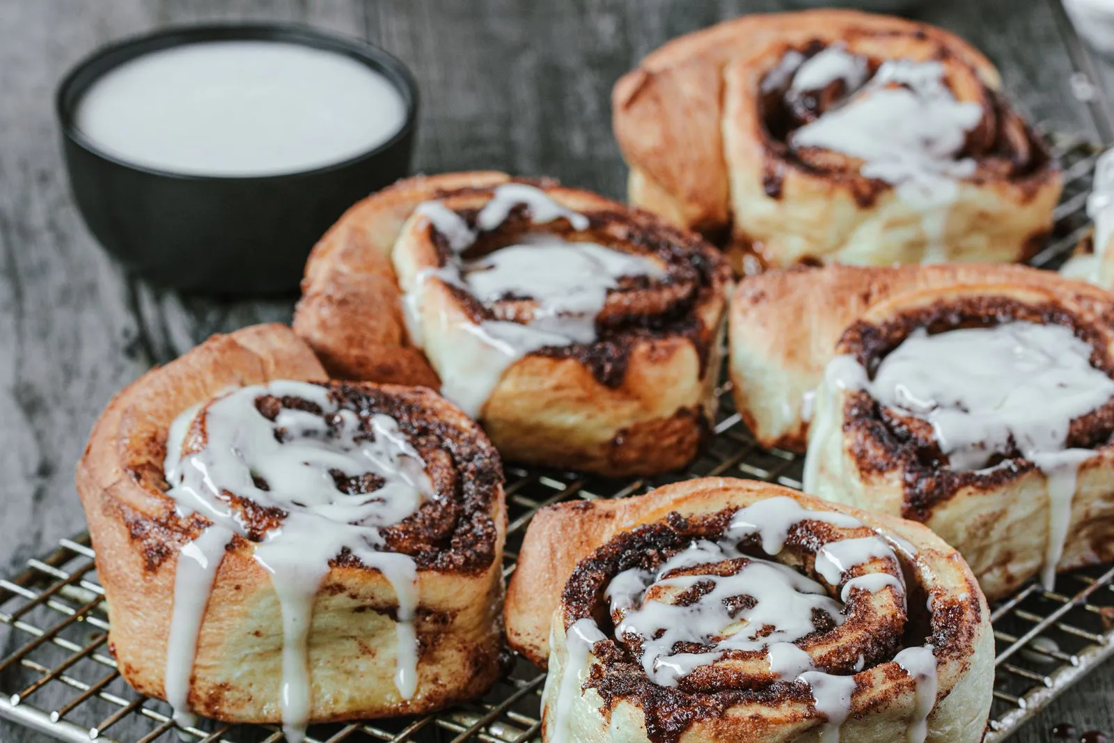 Logan's Roadhouse House-Made Cinnamon Rolls Logan's Roadhouse Debuts Menu Revamp Starring Cinnamon Rolls and Two All-New Desserts