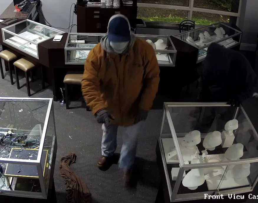 Thieves target Wyckoff jewelry store in latest New Jersey smash and grab Thieves target Wyckoff jewelry store in latest New Jersey smash and grab