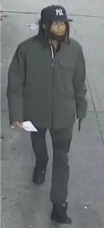 Female Bronx worker robbed at gunpoint Female Bronx worker robbed at gunpoint