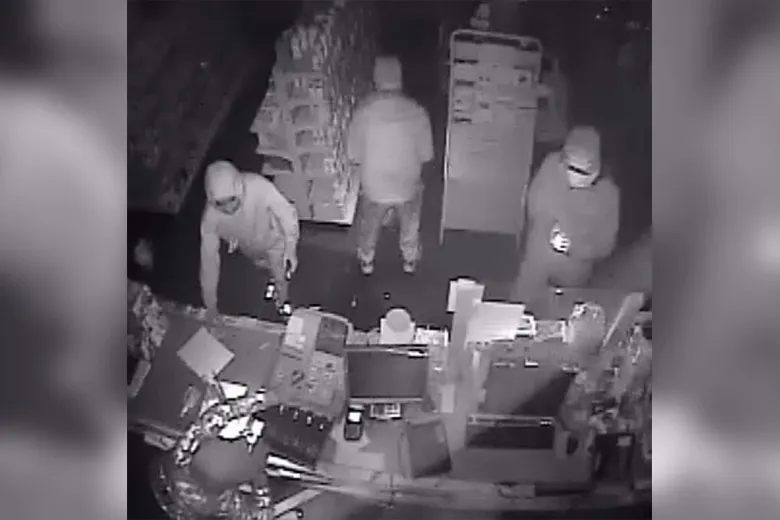 Multiple Robbery Suspects Clean Out Philadelphia Pharmacy Multiple Robbery Suspects Clean Out Philadelphia Pharmacy