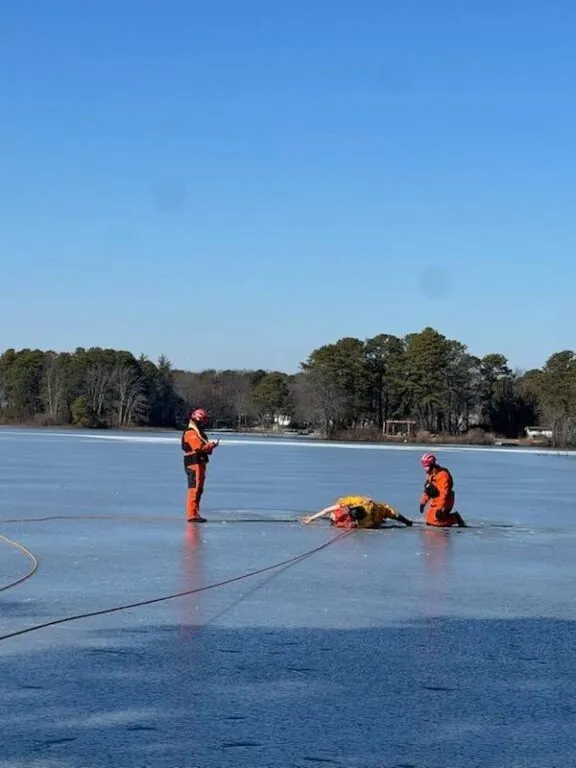 Brick police conduct ice water rescue training, urge residents to stay off ice Brick police conduct ice water rescue training, urge residents to stay off ice