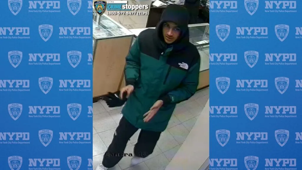 Thief snatches bag with two Rolex watches in Midtown Manhattan heist Thief snatches bag with two Rolex watches in Midtown Manhattan heist