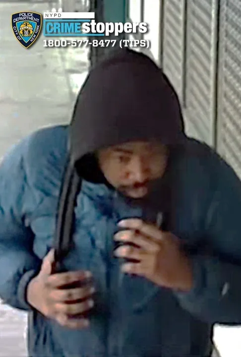 NYPD seeks suspect in attempted robbery on J train platform in Queens NYPD seeks suspect in attempted robbery on J train platform in Queens