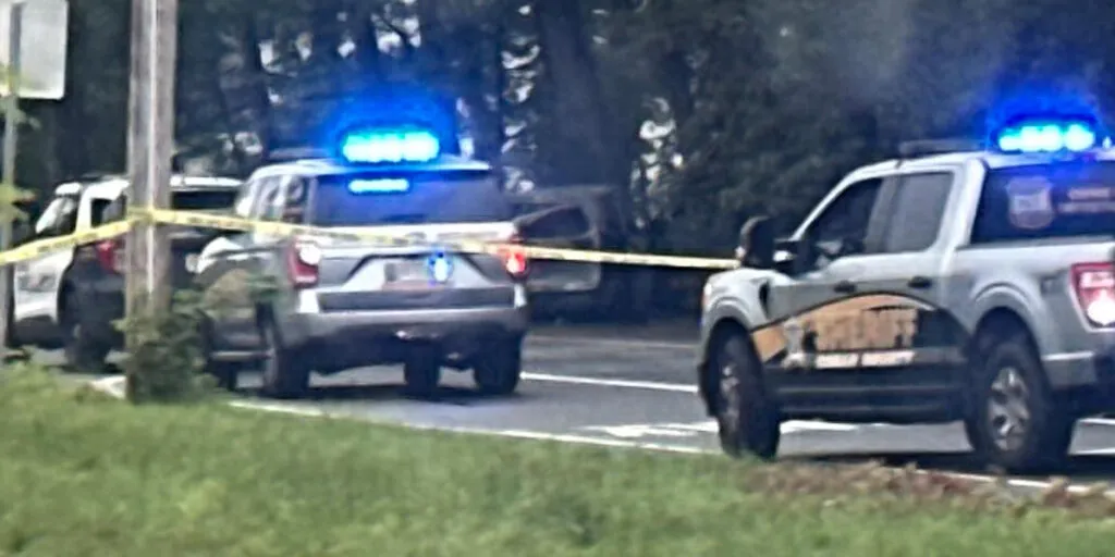 Serious crash shuts down Hope Chapel Road near Jackson and Lakewood border Serious crash shuts down Hope Chapel Road near Jackson and Lakewood border