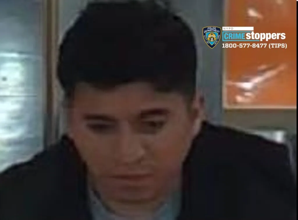 Woman stabbed while riding D train in Brooklyn Woman stabbed while riding D train in Brooklyn