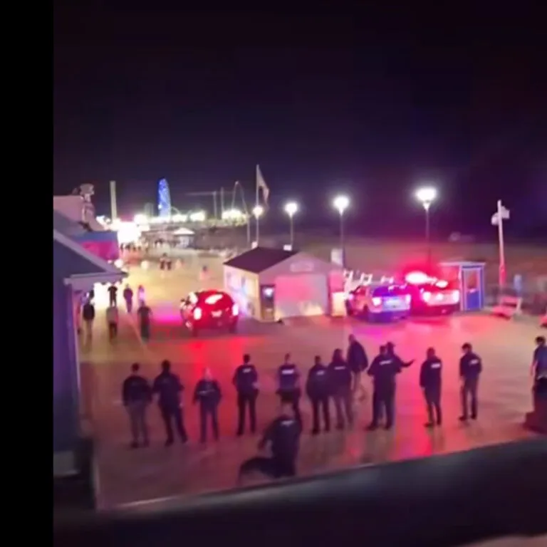 Seaside Heights Boardwalk Shut Down After Third Night of Violence and Third Stabbing The current image has no alternative text. The file name is: close-boardwalk.jpg