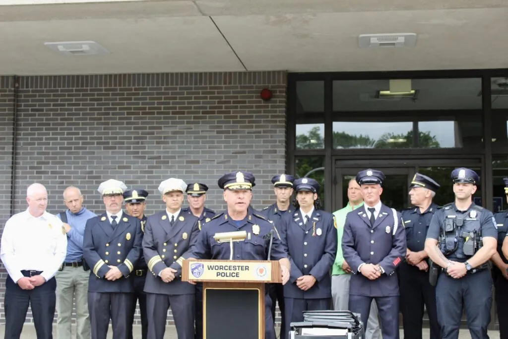 Worcester police and firefighters honored for rooftop rescue during dual fires Worcester police and firefighters honored for rooftop rescue during dual fires