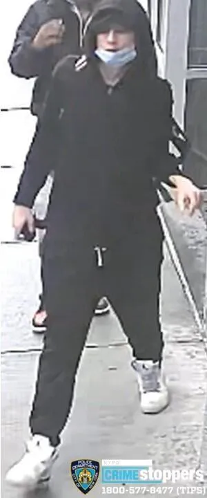 Six suspects sought in group assault and robbery in Flushing Six suspects sought in group assault and robbery in Flushing