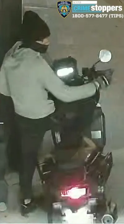 Armed robbery suspects wanted for multiple incidents in New York City Armed robbery suspects wanted for multiple incidents in New York City