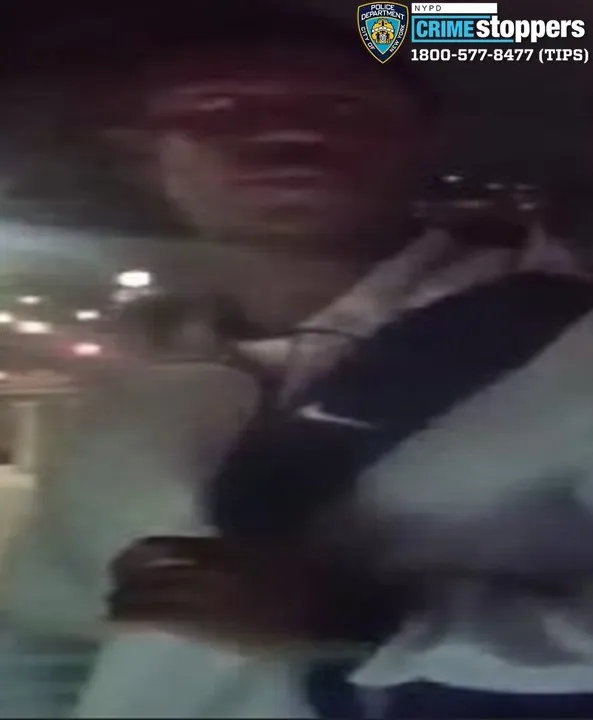 Five suspects sought after man stabbed on Jerome Avenue in early morning attack Five suspects sought after man stabbed on Jerome Avenue in early morning attack