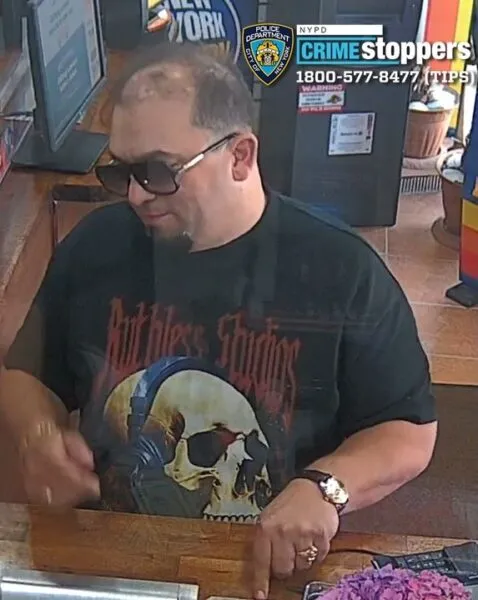 Man sought in ,000 distraction theft at Sheepshead Bay currency shop 1799 25 Grand Larceny 61 Pct Photo2