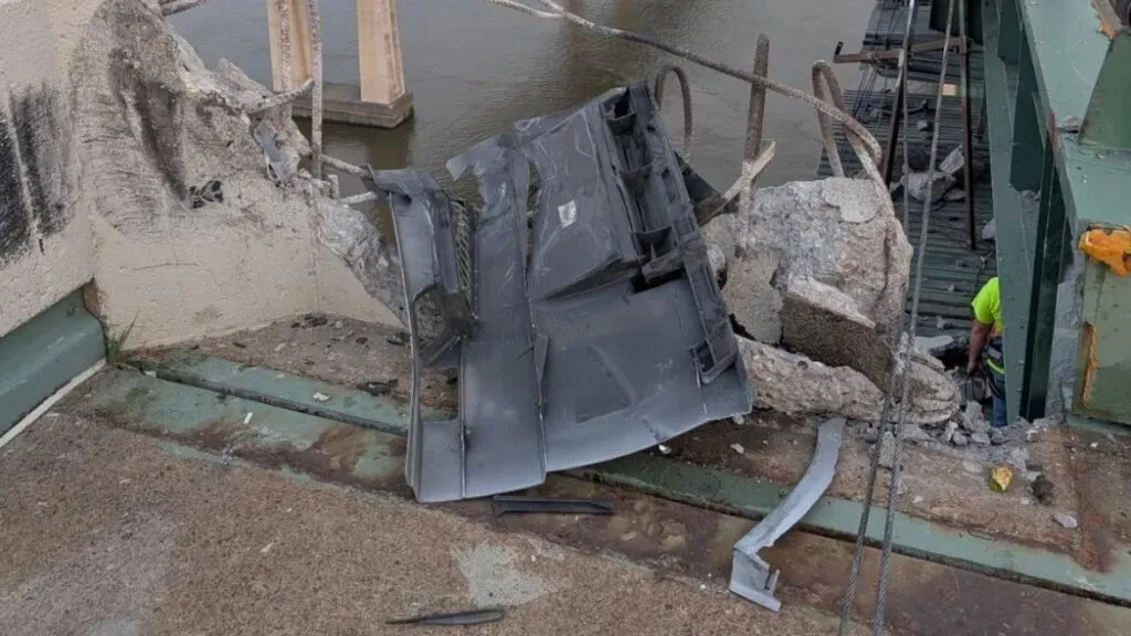 Tractor-trailer cab plunges off Delaware Memorial Bridge into river, driver's body found Tractor-trailer cab plunges off Delaware Memorial Bridge into river, driver's body found