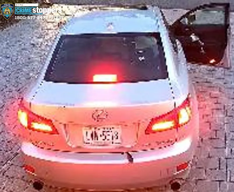 Burglar swipes $60K in cash and jewelry from Staten Island home, flees in silver Lexus Burglar swipes $60K in cash and jewelry from Staten Island home, flees in silver Lexus