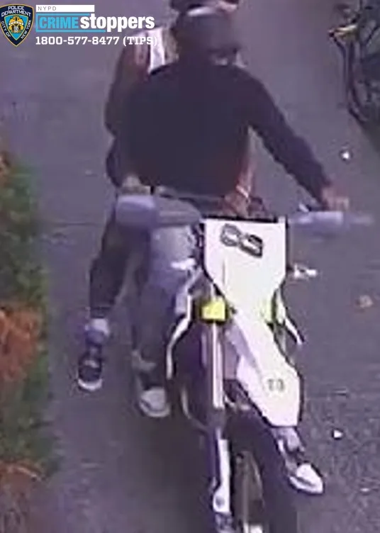 Duo on motorbike sought in Bronx armed robbery of man’s $2,200 necklaces Duo on motorbike sought in Bronx armed robbery of man’s $2,200 necklaces