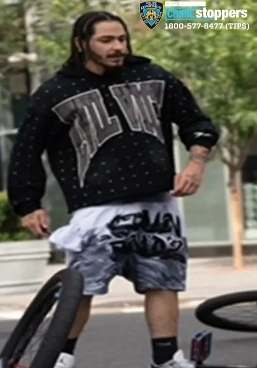 iPhone theif gang slashes man and flees on bikes after brutal daytime attack in East Village iPhone theif gang slashes man and flees on bikes after brutal daytime attack in East Village