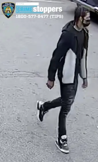 Armed trio rips chain and bracelet off man in bold Bronx stick-up on Bruckner Boulevard Armed trio rips chain and bracelet off man in bold Bronx stick-up on Bruckner Boulevard