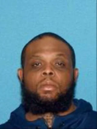 Woman robbed at gunpoint in Newark as police search for suspect Woman robbed at gunpoint in Newark as police search for suspect